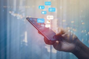 Zwischen Likes und Manipulation: Wie Influencer unsere Demokratie gefährden